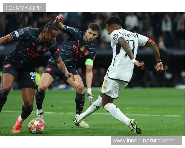 德甲焦点战拜仁与皇马握手言和争议判罚引发全场热议